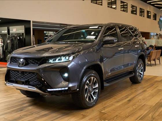 TOYOTA HILUX SW4 2.8 D-4D TURBO DIESEL DIAMOND 7L 4X4 AUTOMÁTICO